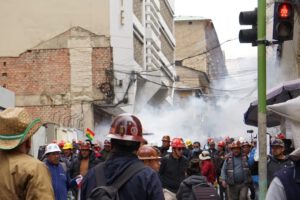 Detención domiciliaria a mineros en marcha de la COB