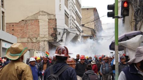Detención domiciliaria a mineros en marcha de la COB