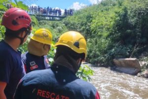 Hallan cuerpo sin vida en canal de drenaje cruceño