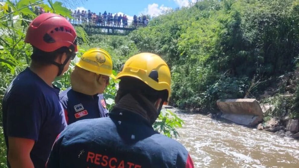 Hallan cuerpo sin vida en canal de drenaje cruceño