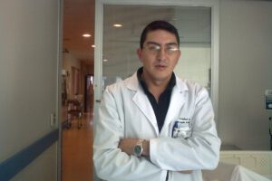 Mauricio Clever Flores Morales, un médico de fe y fortaleza en Oruro