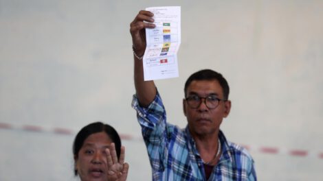 Elecciones en Birmania con poca afluencia y explosiones