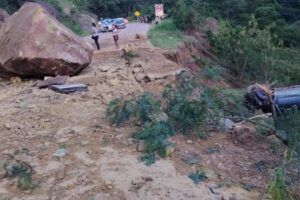 Desprendimiento de roca en la ruta a los Valles cruceños