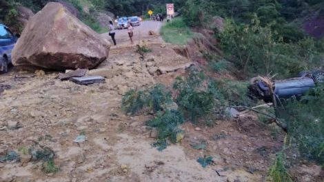 Desprendimiento de roca en la ruta a los Valles cruceños