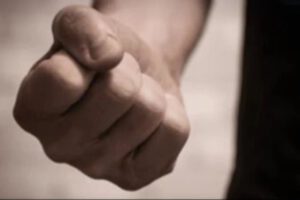 Aprehensión por violencia contra la niña