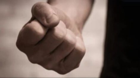 Aprehensión por violencia contra la niña