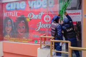 Cine videos clausurados en Oruro