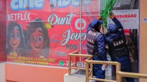 Cine videos clausurados en Oruro