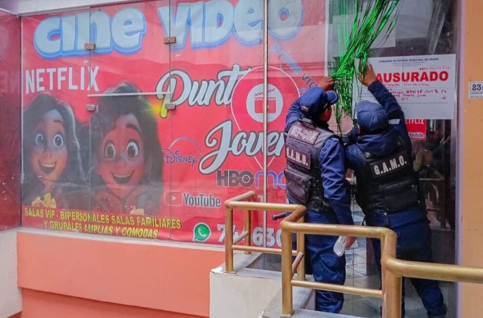 Cine videos clausurados en Oruro