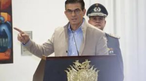 Decreto de gobernanza a distancia de Rodrigo Paz