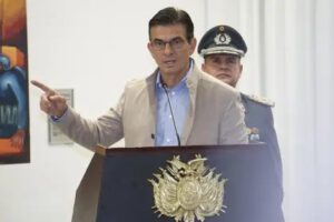 Decreto de gobernanza a distancia de Rodrigo Paz