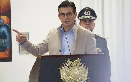 Decreto de gobernanza a distancia de Rodrigo Paz