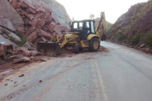 Carretera Oruro - Cochabamba habilitada tras derrumbe