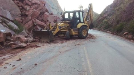 Carretera Oruro - Cochabamba habilitada tras derrumbe