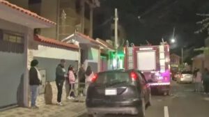 Incendio en Cochabamba afectó a una persona por humo