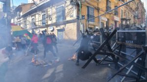 Enfrentamientos en La Paz tras ruptura de diálogo entre la COB y el Gobierno