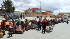 Abastecimiento de GLP en medio de filas y protestas