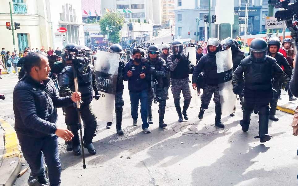 Procesos penales contra aprehendidos de la COB durante protestas