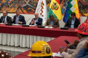 Gobierno y COB en diálogo sobre el Decreto Supremo 5503