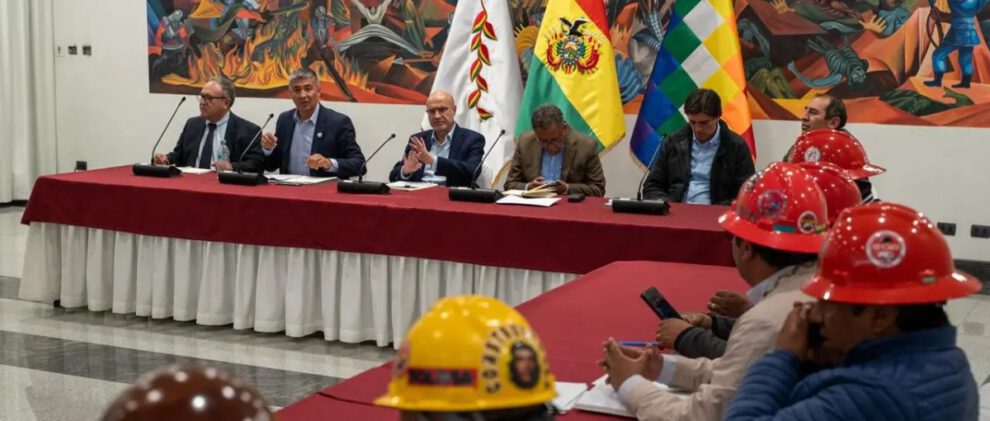 Gobierno y COB en diálogo sobre el Decreto Supremo 5503