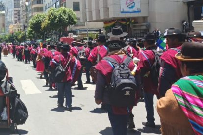 abrogación de decretos por los Ponchos Rojos