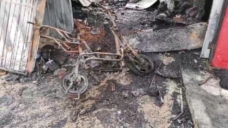 Incendio en barrio cruceño deja una víctima fatal