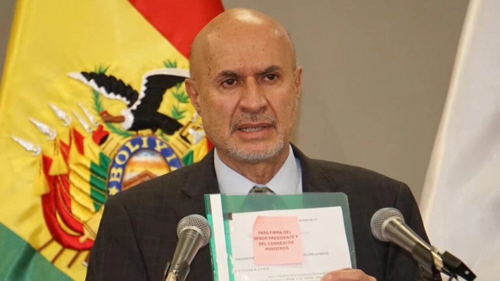 Decreto Supremo 5516 abroga el 5503 y mantiene eliminación del subsidio a carburantes