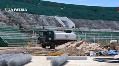 Bolivia y México en estadio en obras