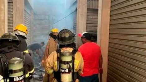 Incendio en la feria Barrio Lindo de Santa Cruz
