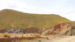 Explotación irregular en tierras fiscales en Oruro