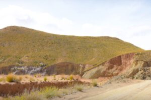 Explotación irregular en tierras fiscales en Oruro