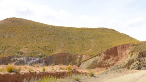 Explotación irregular en tierras fiscales en Oruro