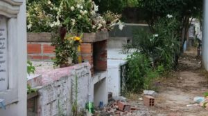La entrada de un cementerio, en La Guardia