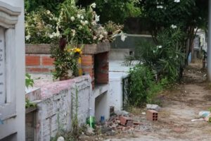 La entrada de un cementerio, en La Guardia