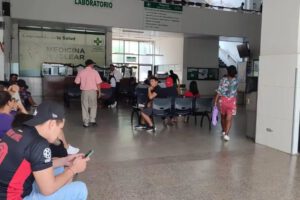 paro de trabajadores de salud en Santa Cruz