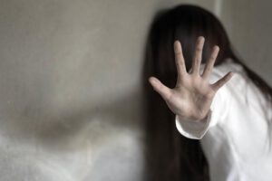 Investigación al pastor por estupro en Santa Cruz