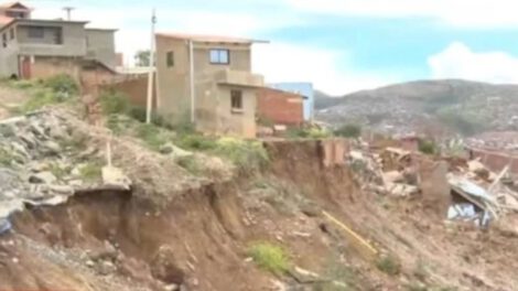 Derrumbe de viviendas en Cochabamba