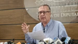 El diputado de Unidad, Carlos Alarcón, propone referéndum para ley antibloqueos