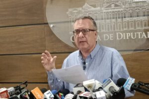 El diputado de Unidad, Carlos Alarcón, propone referéndum para ley antibloqueos