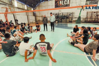 Clínica de Voleibol del Club Atlético Nacional de Oruro