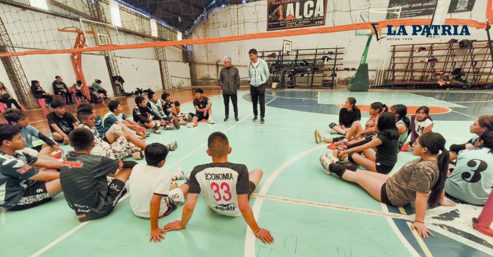 Clínica de Voleibol del Club Atlético Nacional de Oruro