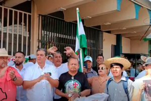 Vigilia en protesta por avasallamientos en Santa Cruz