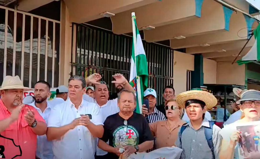 Vigilia en protesta por avasallamientos en Santa Cruz