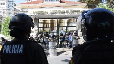 Amparo contra cancelación de ADN en Santa Cruz