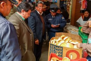 Controles en mercados de Oruro por el GAMO ante el alza del pan