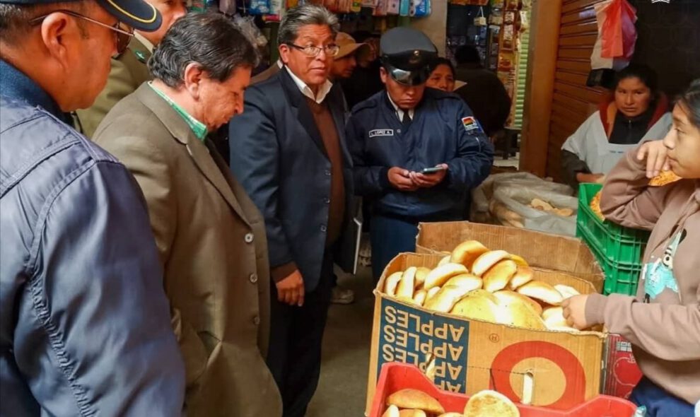 Controles en mercados de Oruro por el GAMO ante el alza del pan