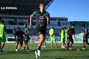 Entrenamiento de la selección boliviana en el estadio Ramón Aguilera Costas