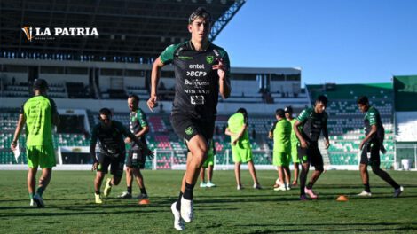 Entrenamiento de la selección boliviana en el estadio Ramón Aguilera Costas