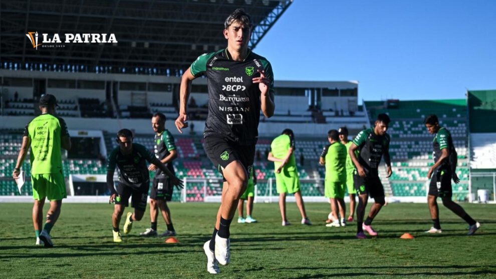 Entrenamiento de la selección boliviana en el estadio Ramón Aguilera Costas