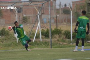 Roberto Rivas se esfuerza en los entrenamientos para mantener la titularidad
